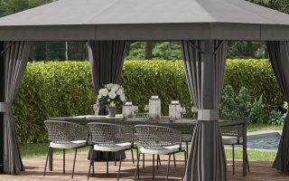 pergola de jardim elegante na cor cinza com um conjunto de mesa e cadeiras embaixo