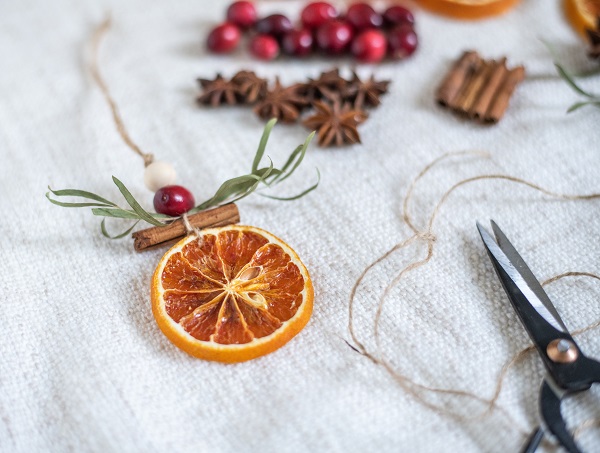 enfeite de laranja desidratada para árvore de Natal