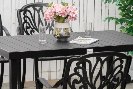 conjunto de mesa e cadeira no exterior na cor preta