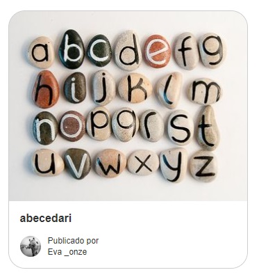 letras pintadas em pedras